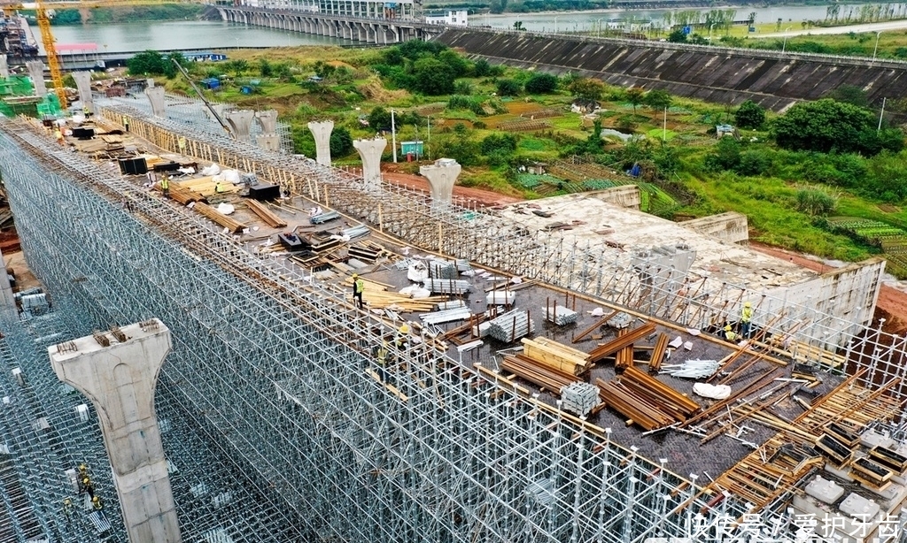 组图丨南充顺庆:省级重点基础设施建设假期"不打烊"